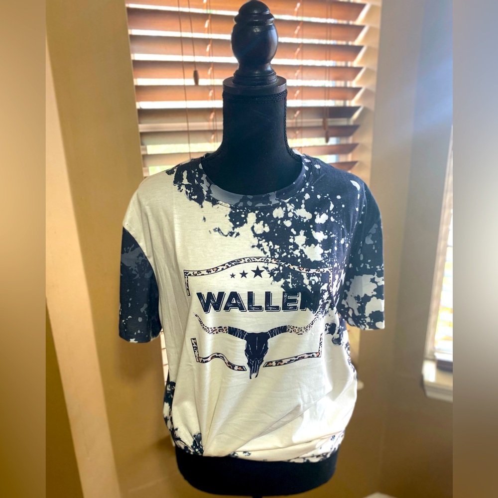Women’s Morgan Wallen size large shirt